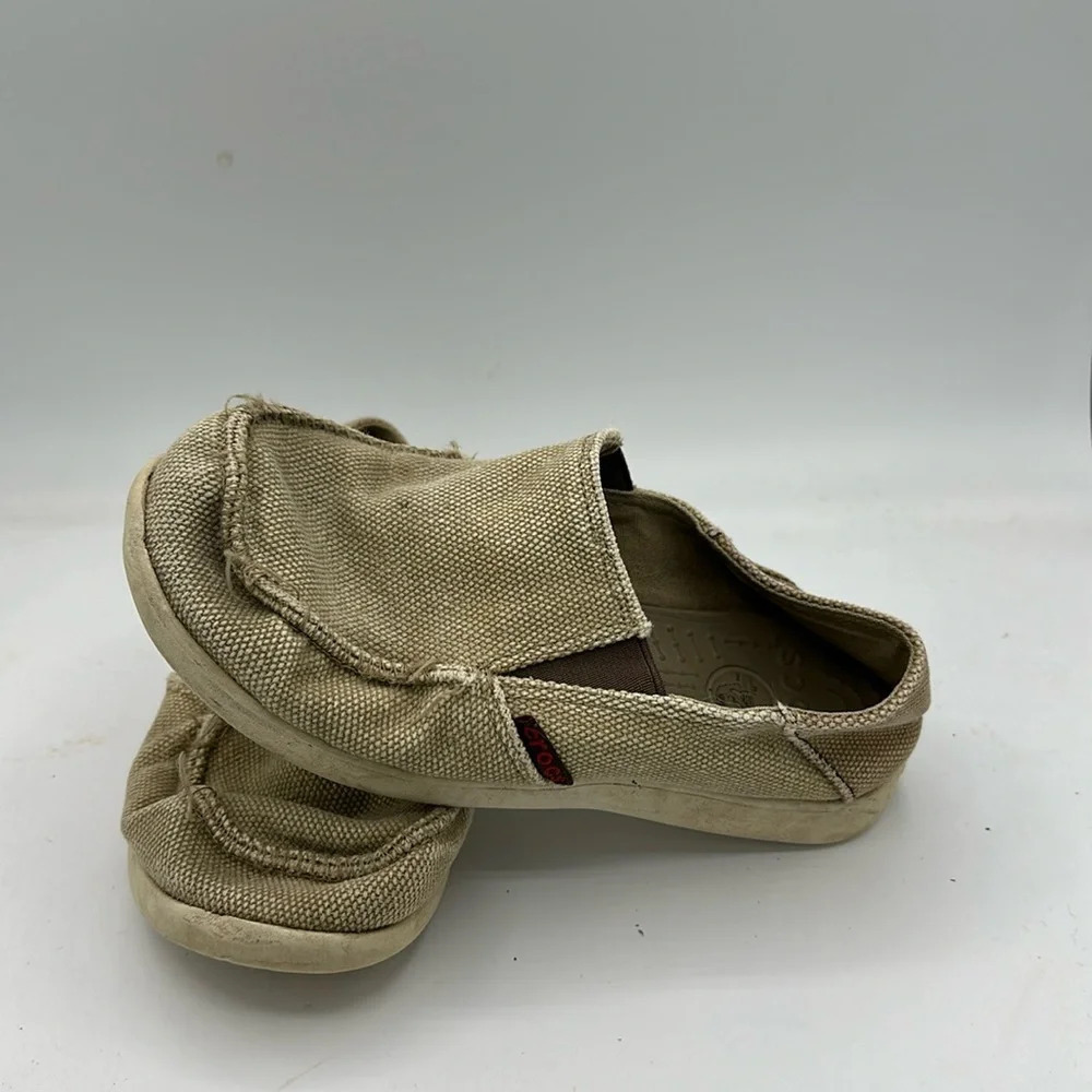 boys khaki Crocs Santa Cruz size 2